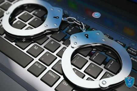 الشرطة تكشف ملابسات جريمة ابتزاز وتشهير على الفيس بوك بالخليل